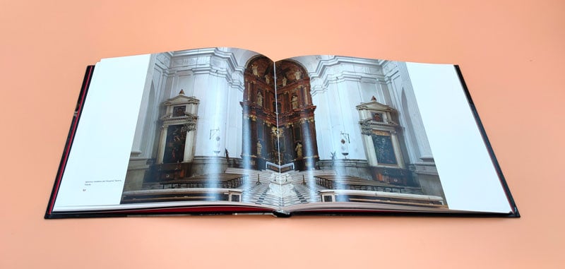 Doble página del libro El Greco Architeto de retablos