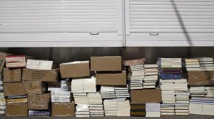 Una caseta en la que se ultiman los preparativos para la Feria