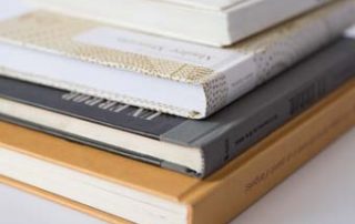 ejemplo de libros apilados