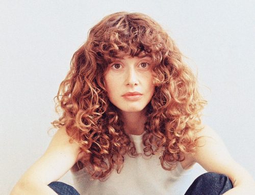 Júlia Cano plena de flors el mes d’abril al nostre calendari